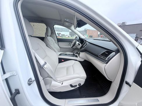 Used 2020 Volvo XC90 T5 Momentum AWD/4WD image 11