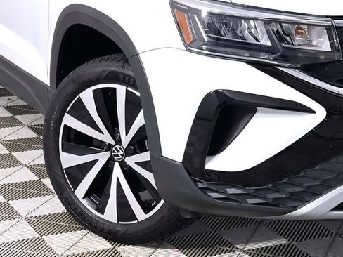 Used 2024 Volkswagen Taos SE image 10