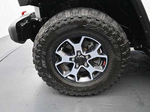 Used 2021 Jeep Wrangler Unlimited Rubicon w/ Cold Weather Group AWD/4WD image 9