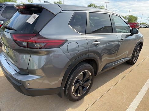 Used 2025 Nissan Rogue SV AWD/4WD image 4