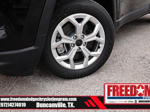 New 2026 Jeep Compass Latitude image 9