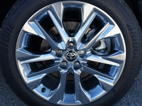 Used 2025 Toyota Highlander Limited image 23