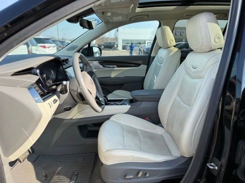 Used 2022 Cadillac XT6 Premium Luxury w/ Technology Package image 16