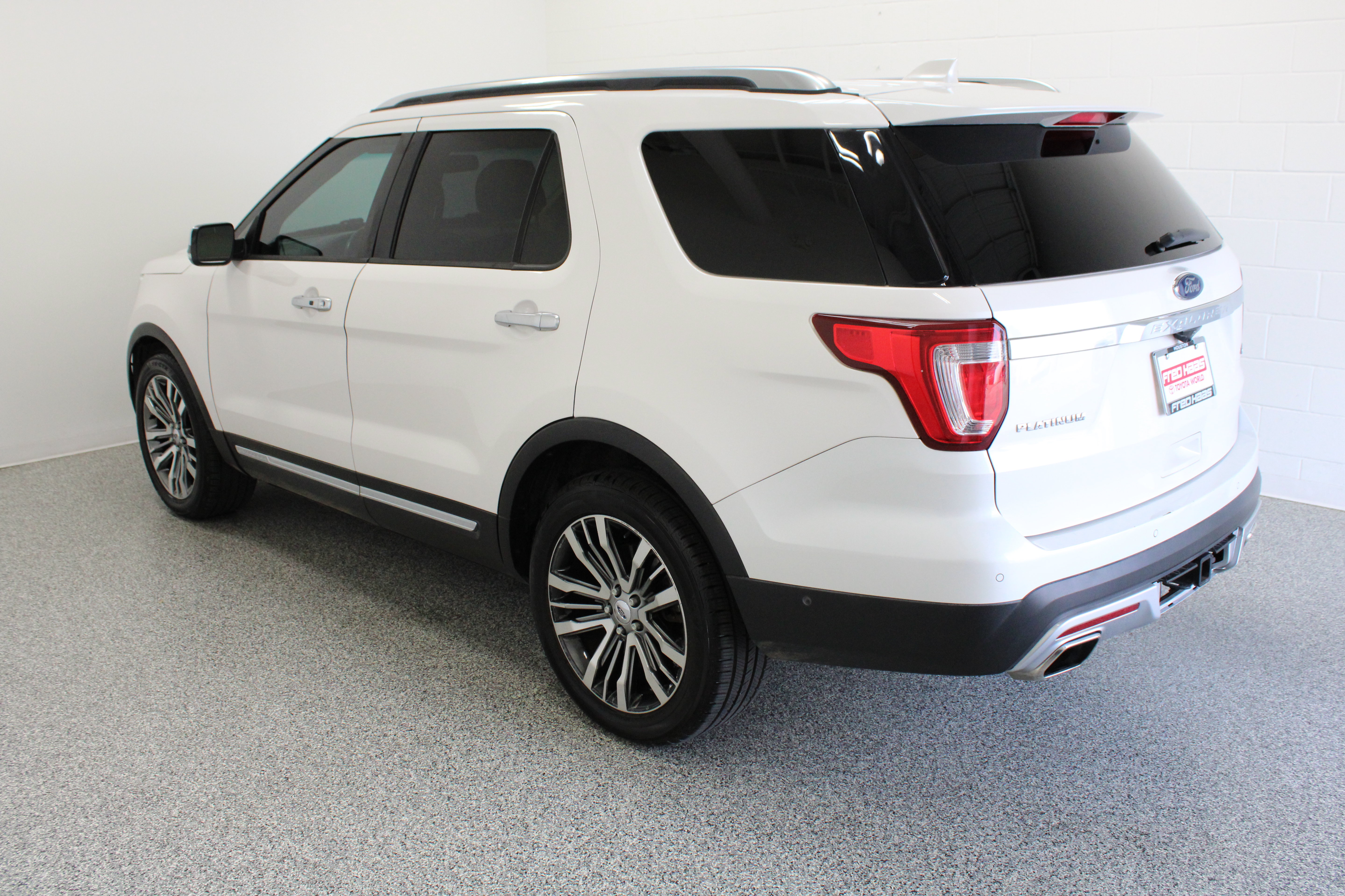 Used 2017 Ford Explorer Platinum AWD/4WD image 9