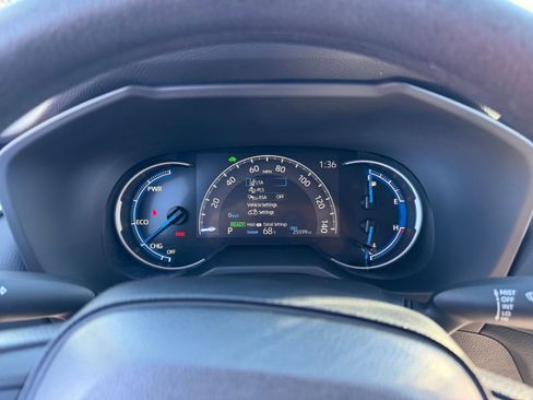 Used 2025 Toyota RAV4 LE image 40