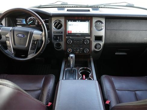 Used 2017 Ford Expedition Platinum image 2
