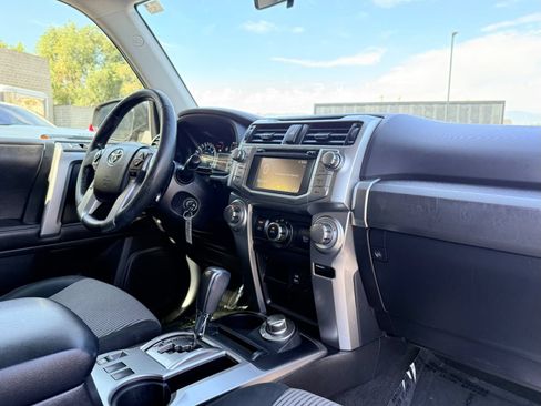 Used 2016 Toyota 4Runner SR5 AWD/4WD image 13