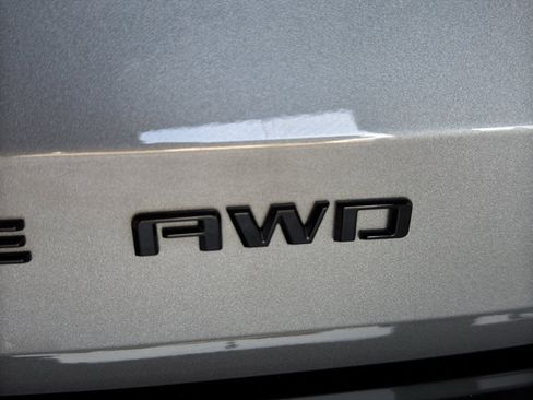 Used 2025 Chevrolet Traverse RS AWD/4WD image 12