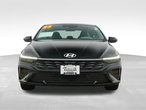 Certified 2025 Hyundai Elantra SEL image 2