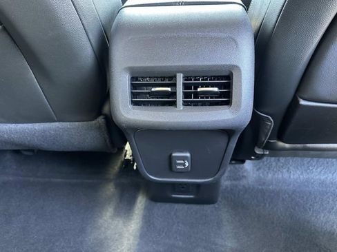 Used 2024 GMC Terrain SLT image 13