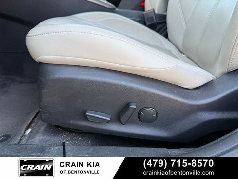 Used 2018 Ford Focus Titanium FWD image 11