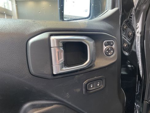Used 2023 Jeep Wrangler Unlimited w/ Sun & Screen Package AWD/4WD image 19