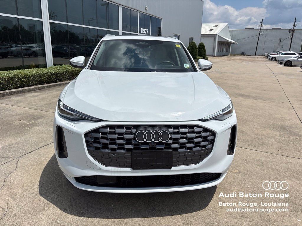 Used 2025 Audi Q5 Premium Plus w/ Premium Plus AWD/4WD image 2