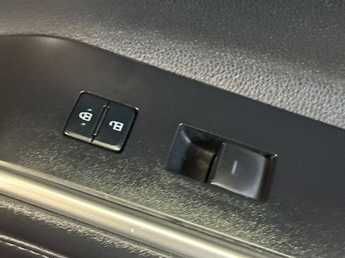 Used 2022 Toyota Highlander XLE AWD/4WD image 22
