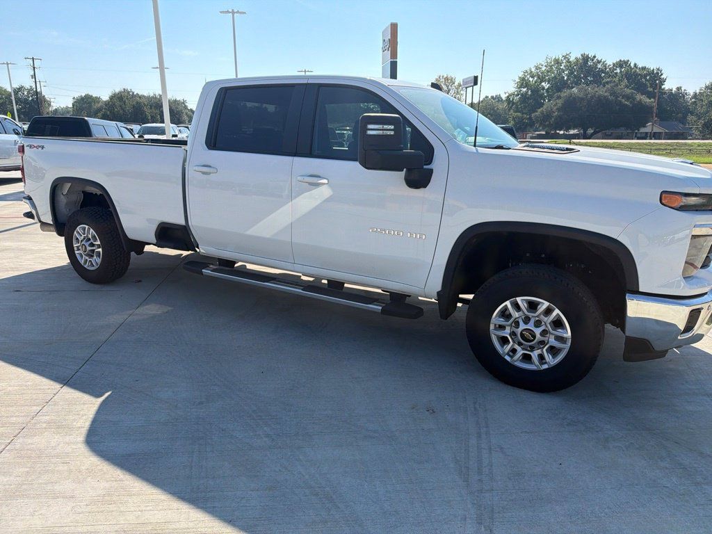 Used 2025 Chevrolet Silverado 2500 LT w/ Safety Package AWD/4WD image 12