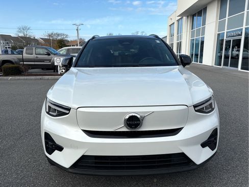 Used 2023 Volvo XC40 Recharge Plus image 7