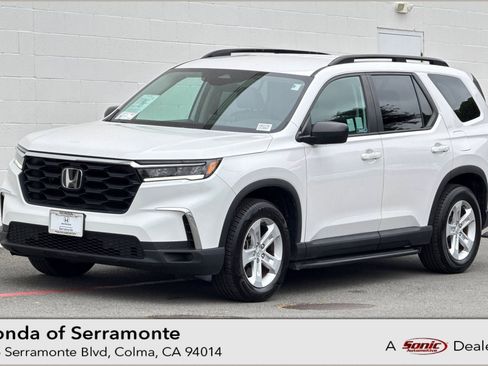 Used 2023 Honda Pilot LX image 1