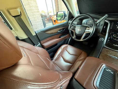 Used 2019 Cadillac Escalade ESV Luxury RWD image 49