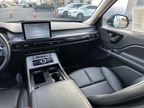 Certified 2024 Lincoln Aviator Premiere w/ Premium Package image 17