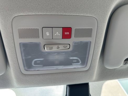 Used 2023 Hyundai Venue Limited FWD image 56