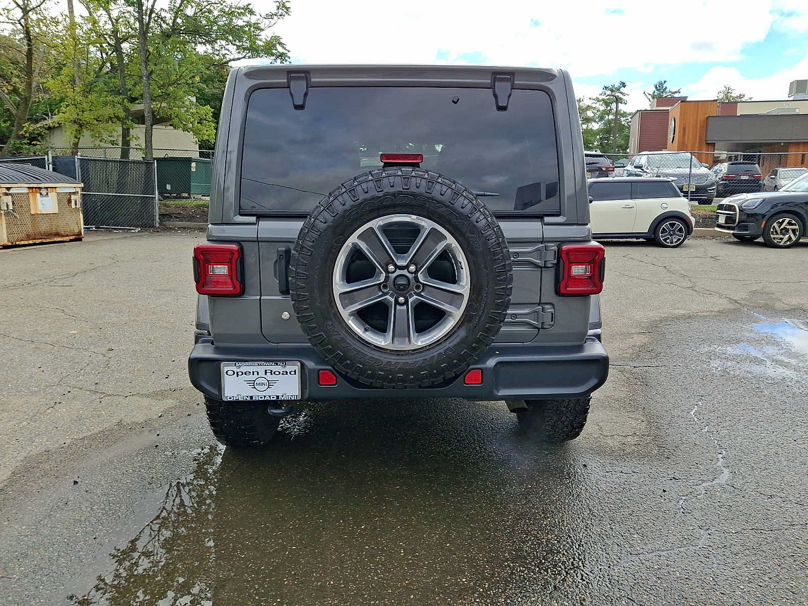 Used 2020 Jeep Wrangler Unlimited Sahara AWD/4WD image 5
