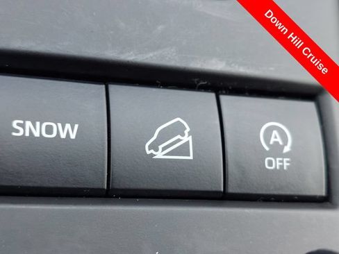 Used 2022 Toyota Highlander XLE AWD/4WD image 21