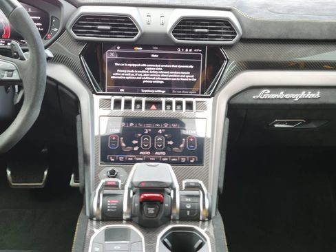 Used 2023 Lamborghini Urus Performante AWD/4WD image 15
