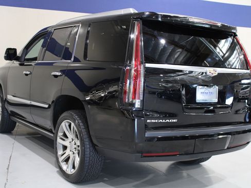 Used 2019 Cadillac Escalade Premium Luxury image 8