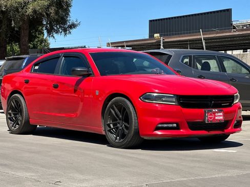 Used 2017 Dodge Charger SXT RWD image 10