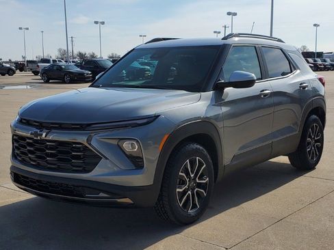 Used 2024 Chevrolet TrailBlazer ACTIV w/ Driver Confidence Package image 4