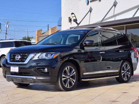 Used 2017 Nissan Pathfinder Platinum image 3