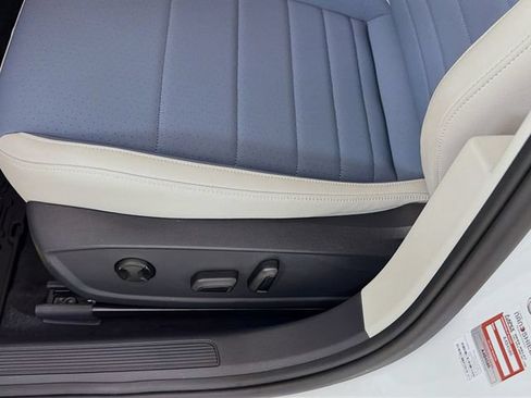 Used 2025 Volkswagen Jetta SE FWD image 20