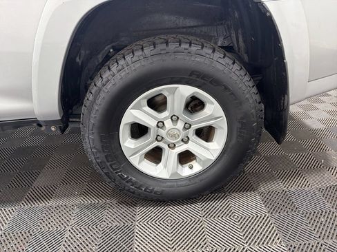 Used 2018 Toyota 4Runner SR5 Premium AWD/4WD image 33