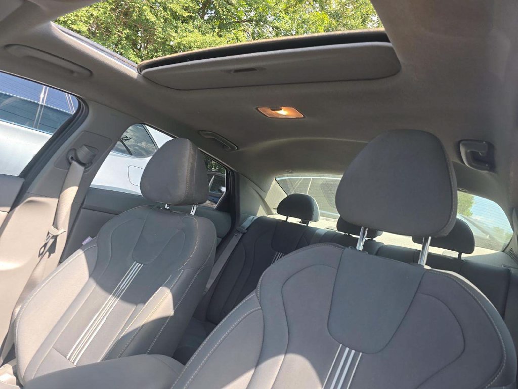 Used 2022 Hyundai Elantra SEL w/ Convenience + Premium Package FWD image 13