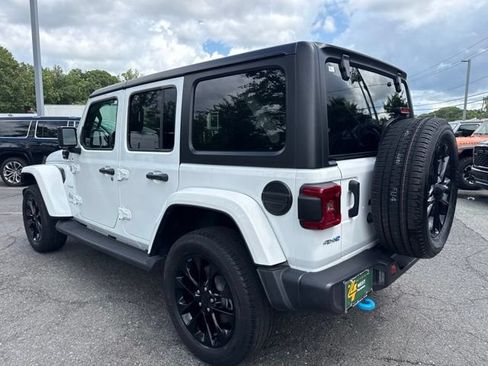 Used 2023 Jeep Wrangler Unlimited Sahara w/ Cold Weather Group AWD/4WD image 18