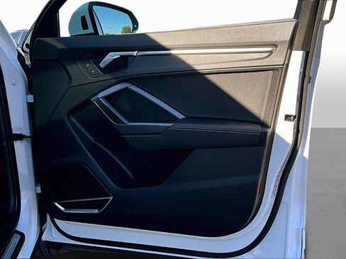 Used 2019 Audi Q3 2.0T Premium Plus image 18