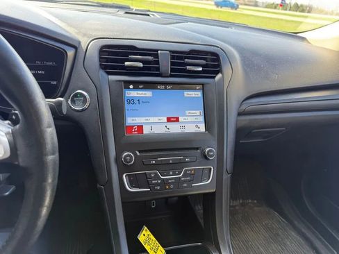 Used 2018 Ford Fusion SE w/ Equipment Group 201A image 14