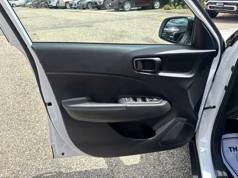 Certified 2024 Hyundai Venue Limited FWD image 12
