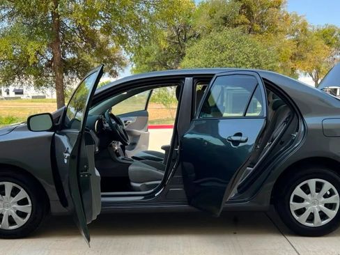 Used 2013 Toyota Corolla L FWD image 14