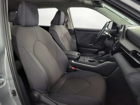 Used 2025 Toyota Highlander LE AWD/4WD image 15