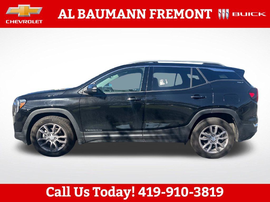 Used 2024 GMC Terrain SLT FWD image 2