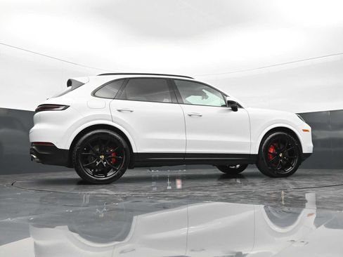 Certified 2024 Porsche Cayenne S AWD/4WD image 44