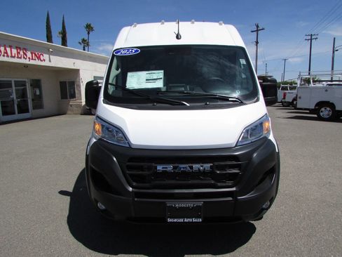 Used 2025 RAM ProMaster 2500 w/ Convenience Group image 3