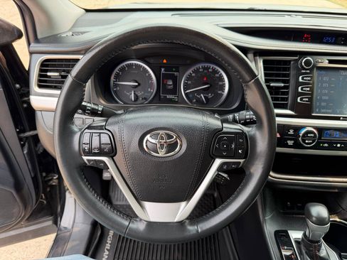 Used 2019 Toyota Highlander SE w/ Protection Package #3 AWD/4WD image 18