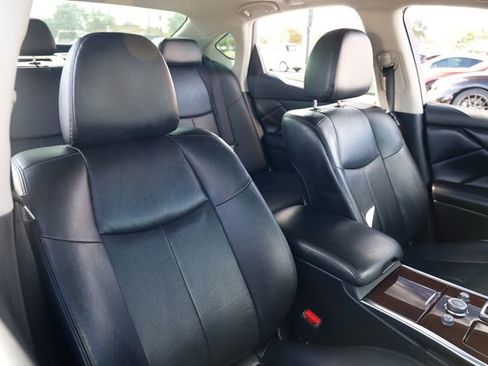 Used 2017 INFINITI Q70 3.7 image 16