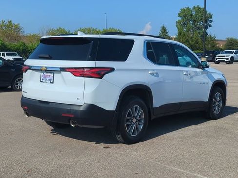 Used 2023 Chevrolet Traverse LT FWD image 3