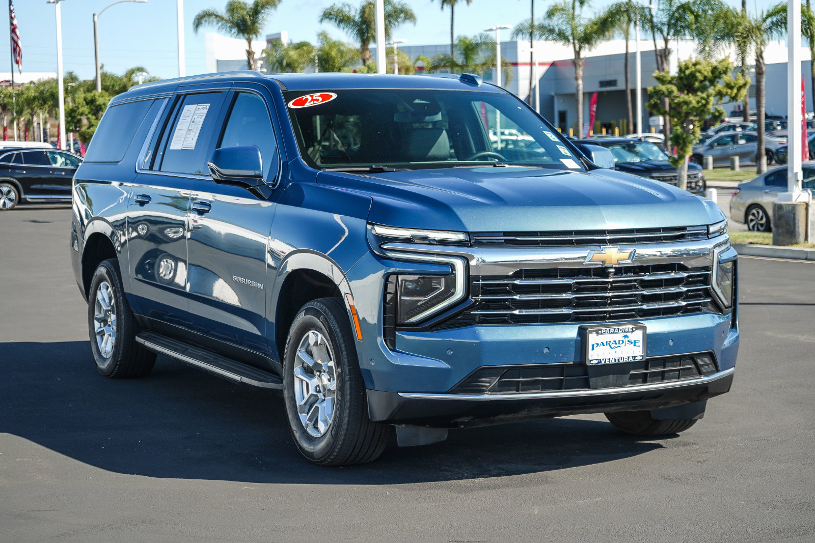 Used 2025 Chevrolet Suburban LT AWD/4WD image 3