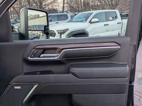 Used 2024 GMC Sierra 2500 SLT w/ SLT Premium Package image 18