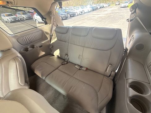 Used 2004 Toyota Sienna XLE image 12