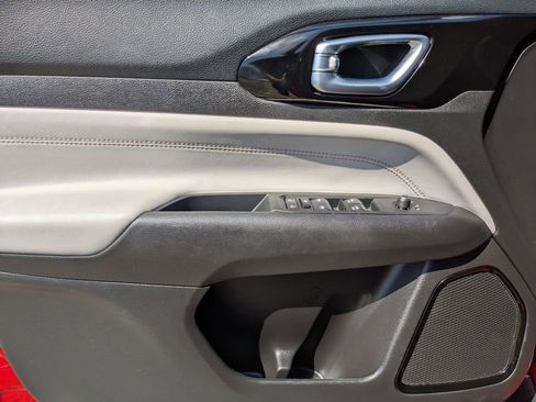 Used 2023 Jeep Compass Limited image 11